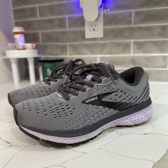 Brooks Ghost 13 Sneakers. Women’s size 6. Color   Gray And Lavendar. - Picture 1 of 10